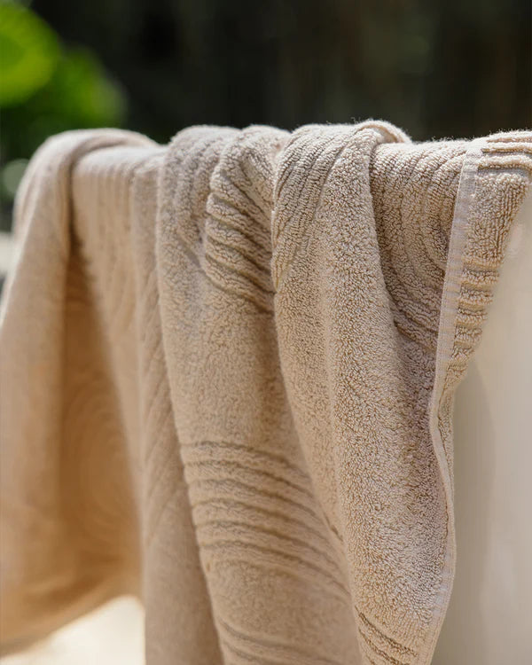 Zigzag Jacquard Towel 600 GSM