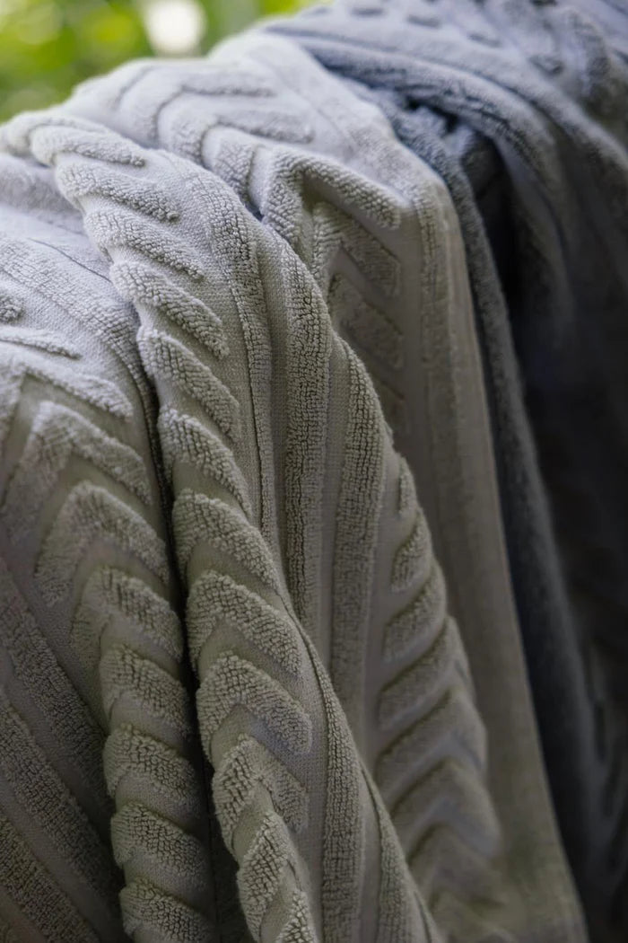 Streams Jacquard Towel 600 GSM