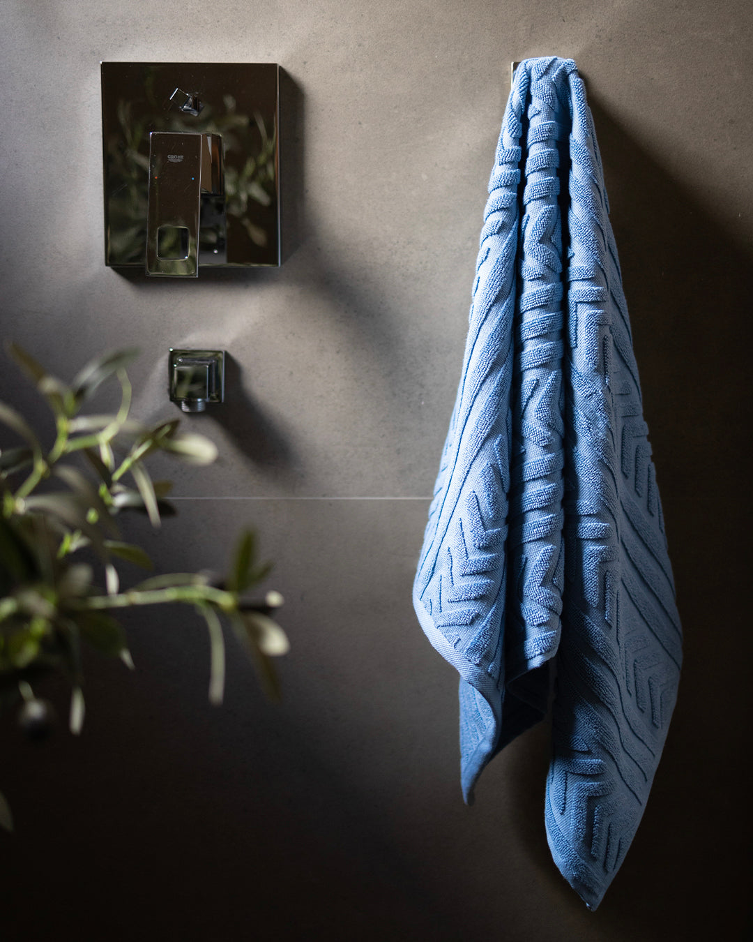 Streams Jacquard Towel 600 GSM