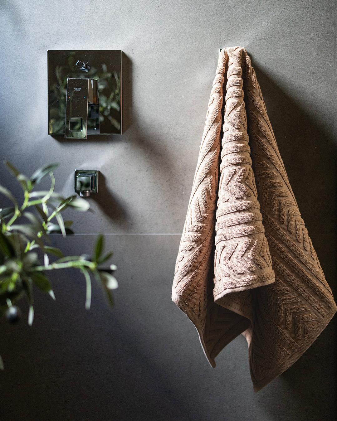 Streams Jacquard Towel 600 GSM