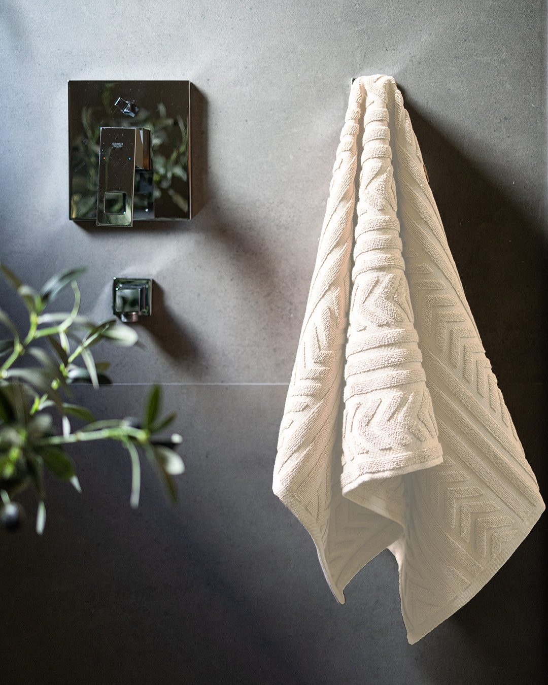 Streams Jacquard Towel 600 GSM