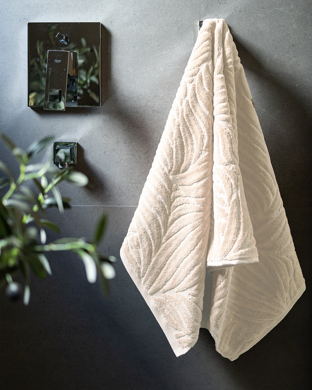 Vine Jacquard Towel 600GSM