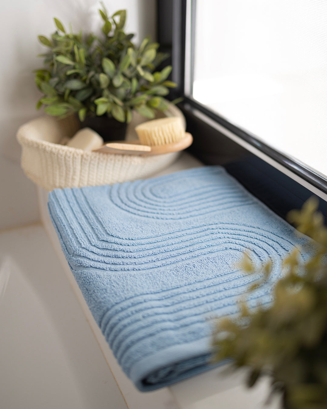 Zigzag Jacquard Towel 600 GSM