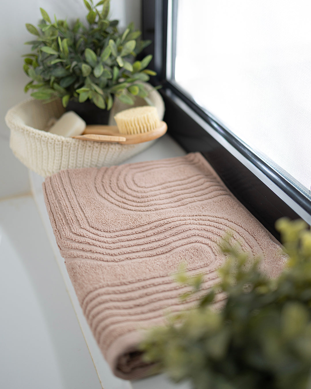 Zigzag Jacquard Towel 600 GSM