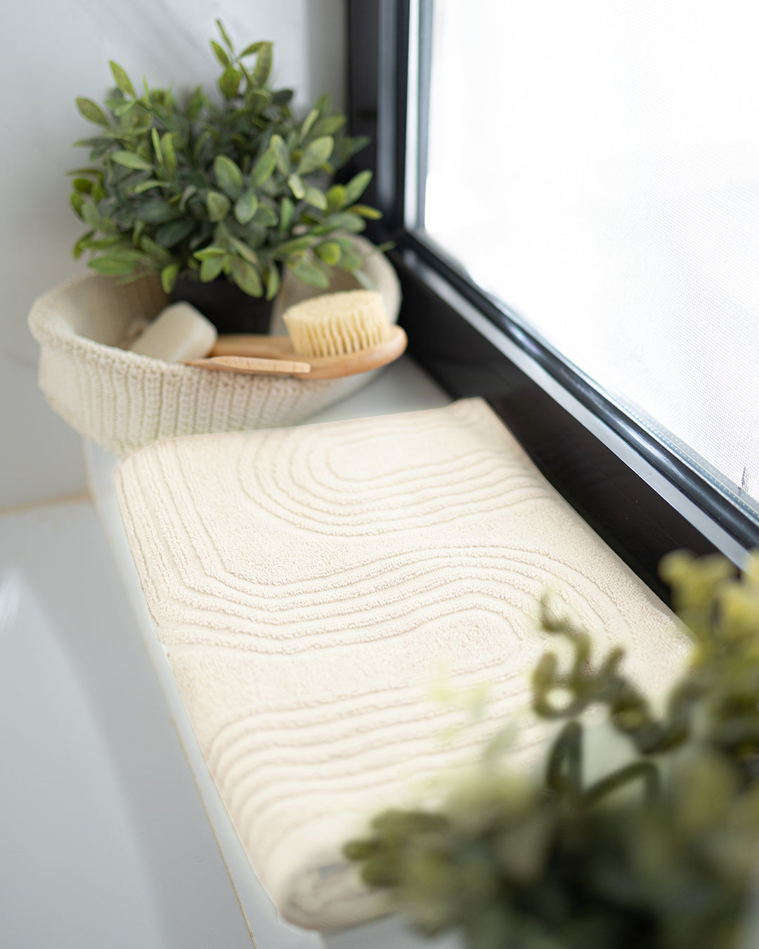 Zigzag Jacquard Towel 600 GSM