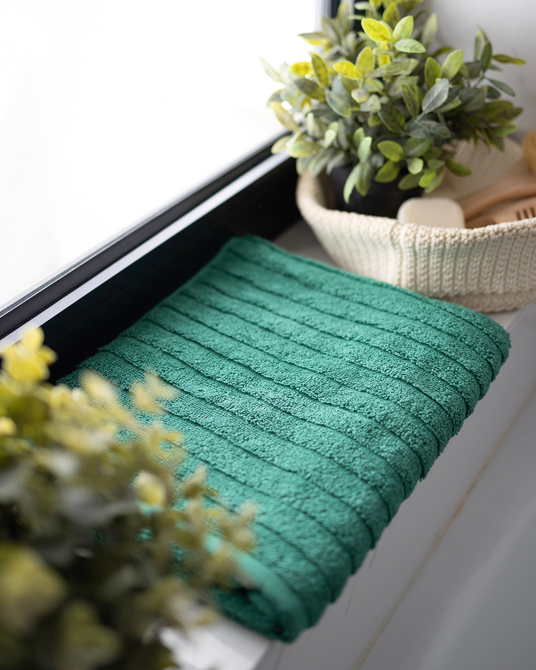 Dashes Jacquard Towel 550GSM
