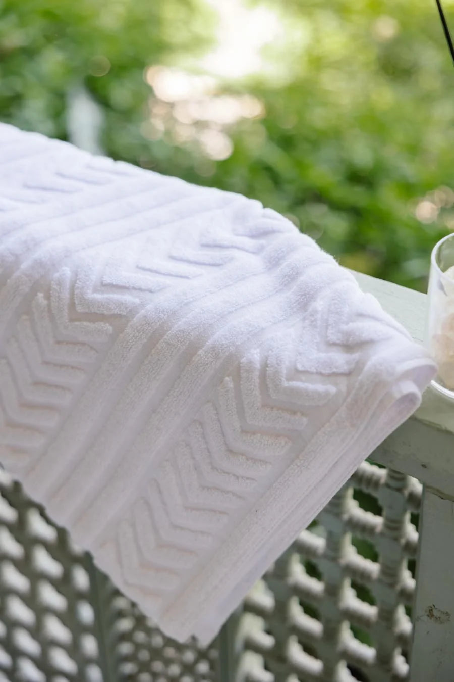 Streams Jacquard Towel 600 GSM