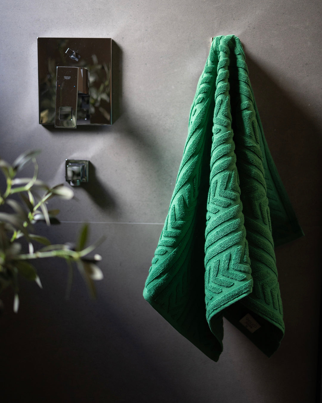 Streams Jacquard Towel 600 GSM