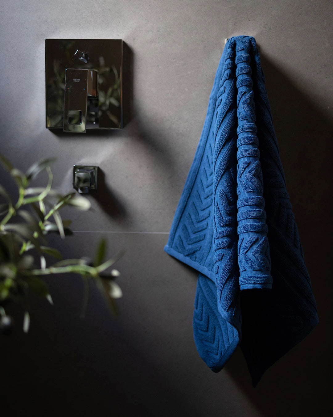Streams Jacquard Towel 600 GSM