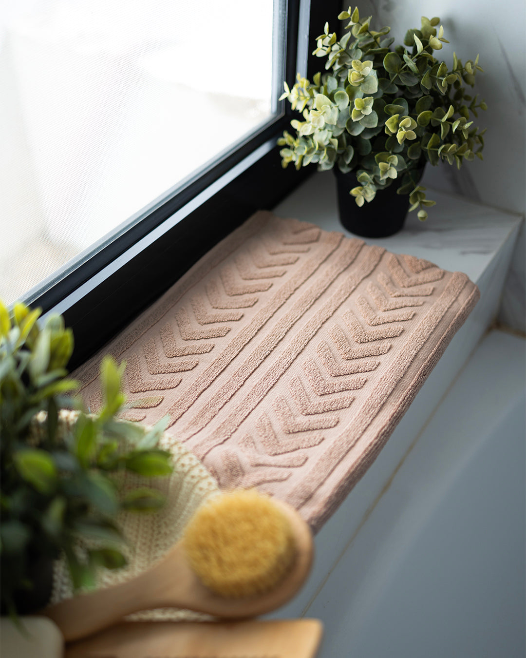 Streams Jacquard Towel 600 GSM