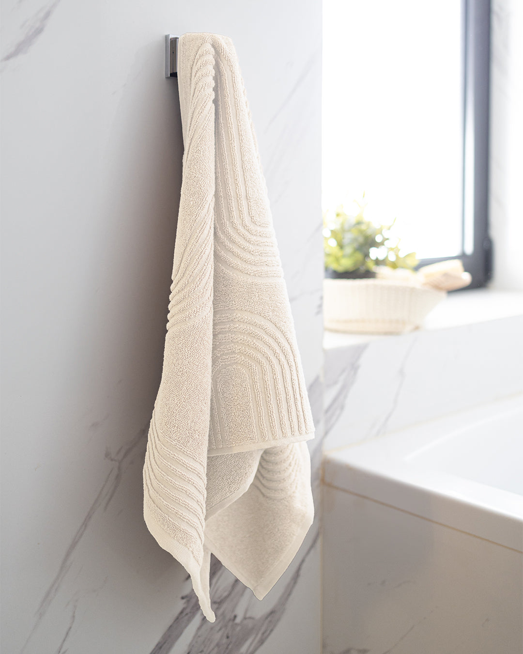 Zigzag Jacquard Towel 600 GSM