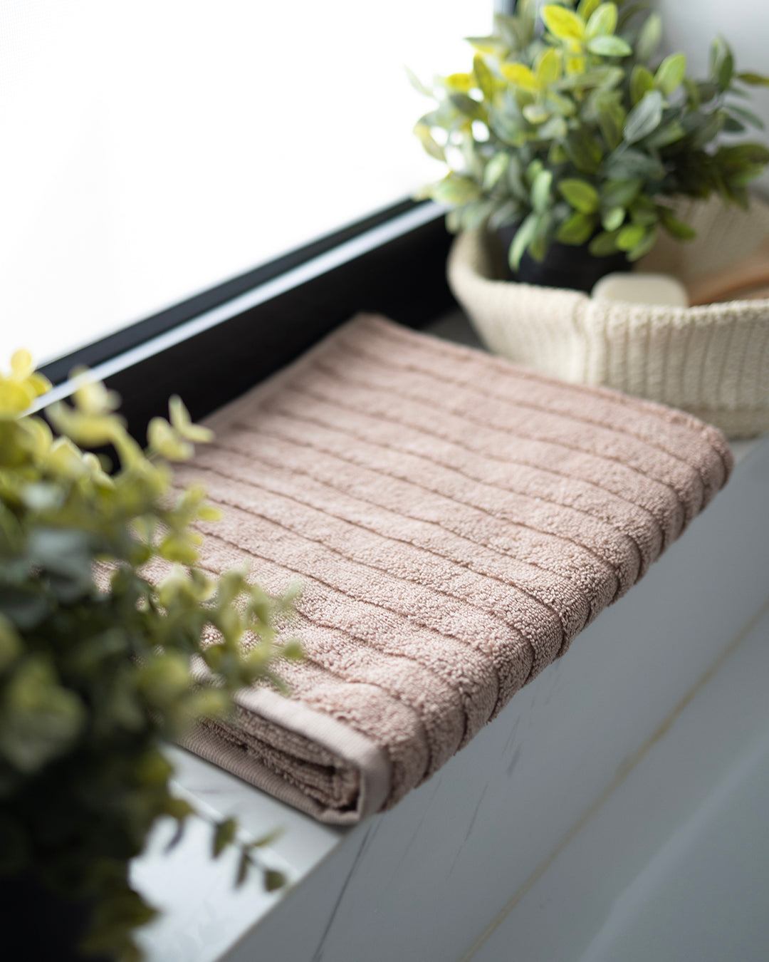 Dashes Jacquard Towel 550GSM